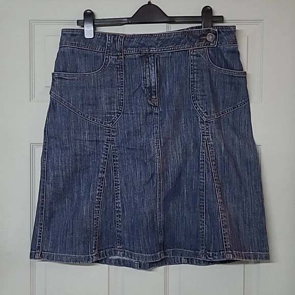 Vintage Tommy Hilfiger A-line jean 21" skirt 4 pockets medium wash size 10 - Picture 1 of 12